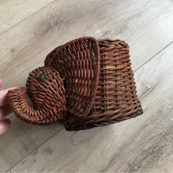 Vintage Retro Elephant trunk up rattan wicker  small planter basket flower pot - Picture 2 of 5